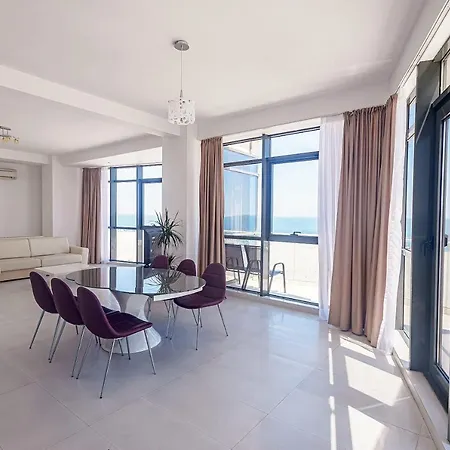 Riviera شقة