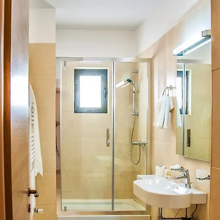 Riviera 마마이아